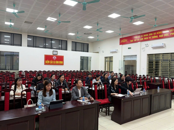 XÃ BÌNH MINH THAM DỰ TẬP HUẤN TRỰC TUYẾN
VỀ KÊ ĐƠN ĐIỆN TỬ VÀ BÁN THUỐC THEO ĐƠN
- Ảnh 4.