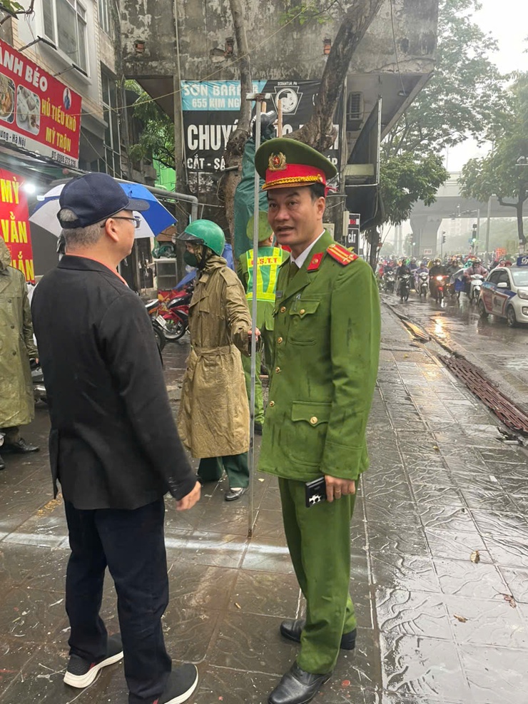 Phường Vĩnh Tuy đồng loạt ra quân lập lại trật tự, văn minh đô thị- Ảnh 6.