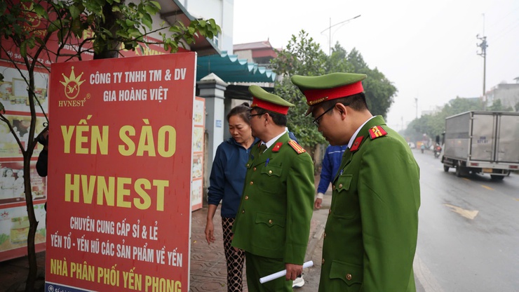 Xã Tam Hưng ra quân giải tỏa "chợ cóc", lập lại trật tự đô thị vì môi trường sống văn minh- Ảnh 12.