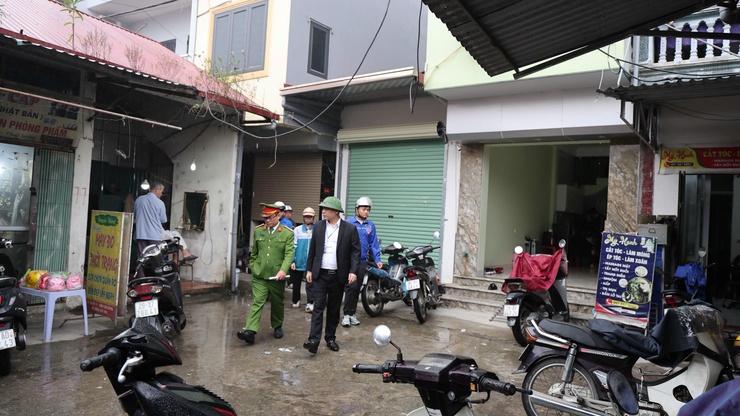 Xã Tam Hưng ra quân giải tỏa "chợ cóc", lập lại trật tự đô thị vì môi trường sống văn minh- Ảnh 10.