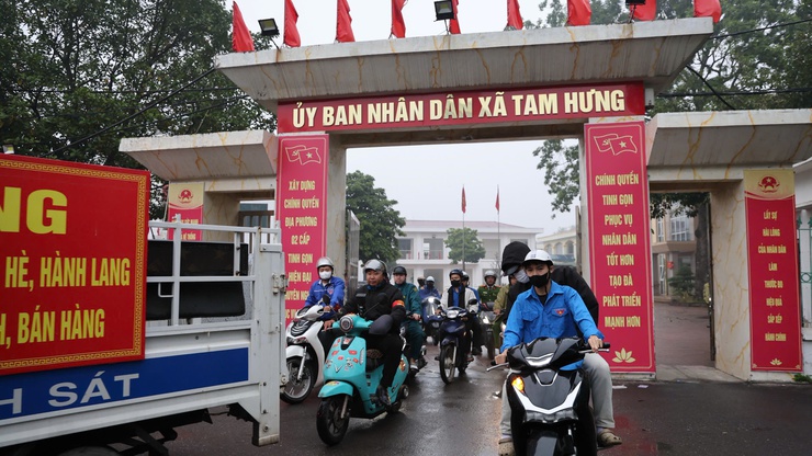 Xã Tam Hưng ra quân giải tỏa "chợ cóc", lập lại trật tự đô thị vì môi trường sống văn minh- Ảnh 3.