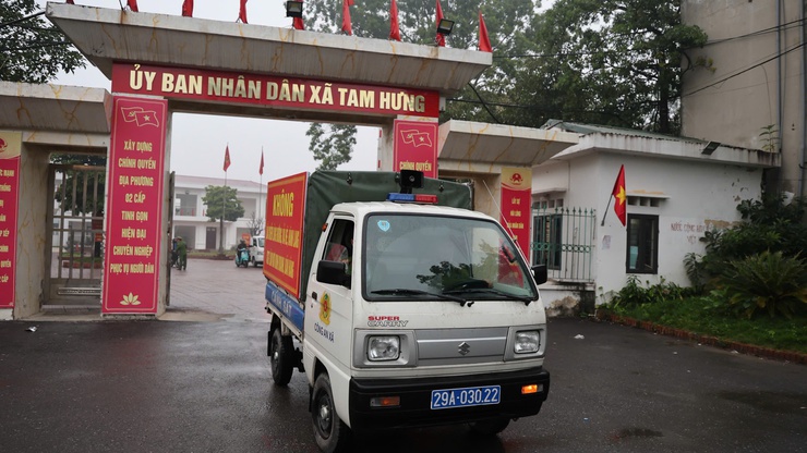 Xã Tam Hưng ra quân giải tỏa "chợ cóc", lập lại trật tự đô thị vì môi trường sống văn minh- Ảnh 2.