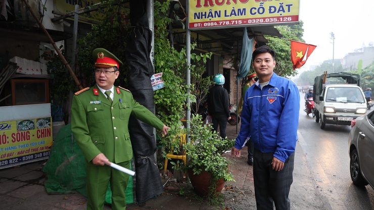 Xã Tam Hưng ra quân giải tỏa "chợ cóc", lập lại trật tự đô thị vì môi trường sống văn minh- Ảnh 7.