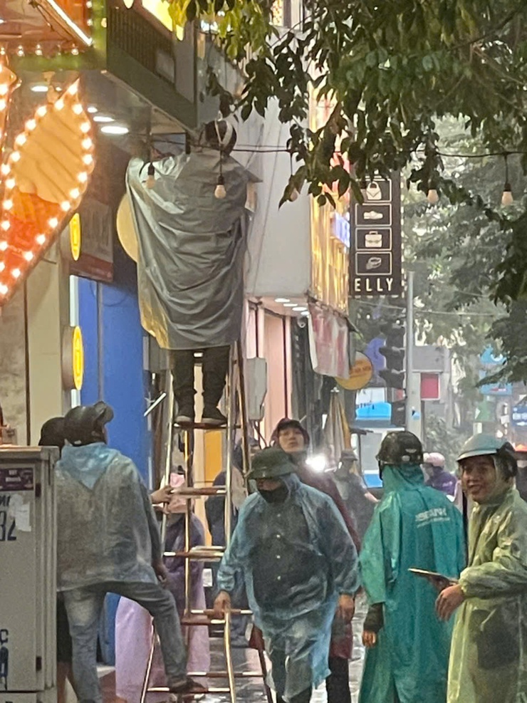 Phường Vĩnh Tuy đồng loạt ra quân lập lại trật tự, văn minh đô thị- Ảnh 5.