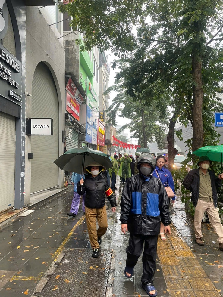 Phường Vĩnh Tuy đồng loạt ra quân lập lại trật tự, văn minh đô thị- Ảnh 8.