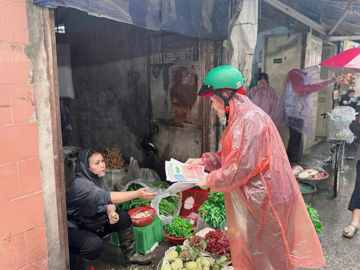Phường Tương Mai tổ chức ra quân cao điểm đảm bảo trật tự đô thị, trật tự ATGT, vệ sinh môi trường trên địa bàn Phường sáng ngày 13/12/2025.- Ảnh 10.