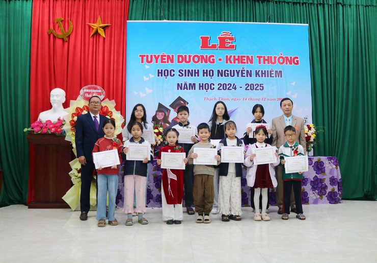 Họ Nguyễn Khiêm tổ chức Lễ tuyên dương, khen thưởng học sinh đạt thành tích cao năm học 2024 – 2025- Ảnh 10.