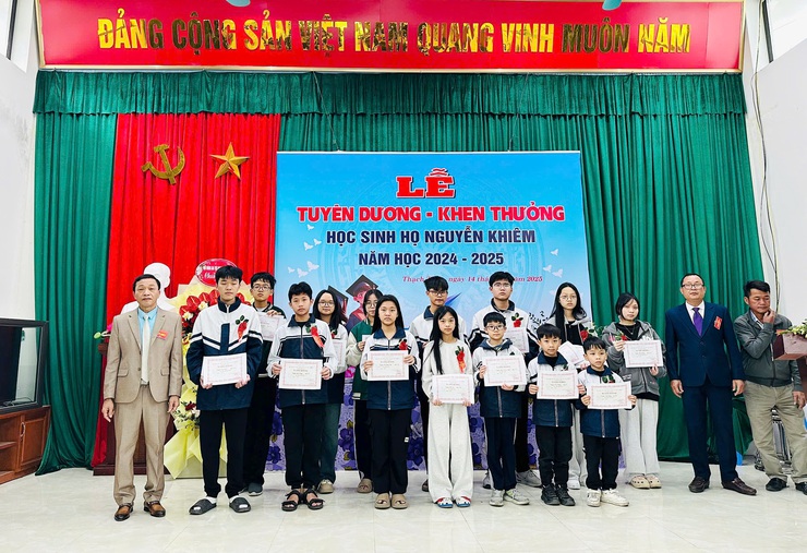 Họ Nguyễn Khiêm tổ chức Lễ tuyên dương, khen thưởng học sinh đạt thành tích cao năm học 2024 – 2025- Ảnh 13.