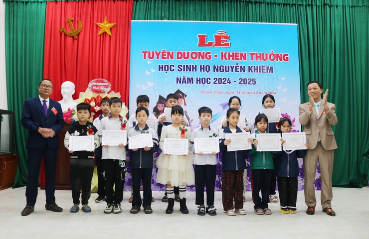 Họ Nguyễn Khiêm tổ chức Lễ tuyên dương, khen thưởng học sinh đạt thành tích cao năm học 2024 – 2025- Ảnh 6.