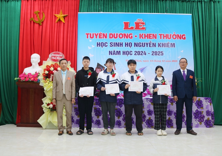 Họ Nguyễn Khiêm tổ chức Lễ tuyên dương, khen thưởng học sinh đạt thành tích cao năm học 2024 – 2025- Ảnh 8.