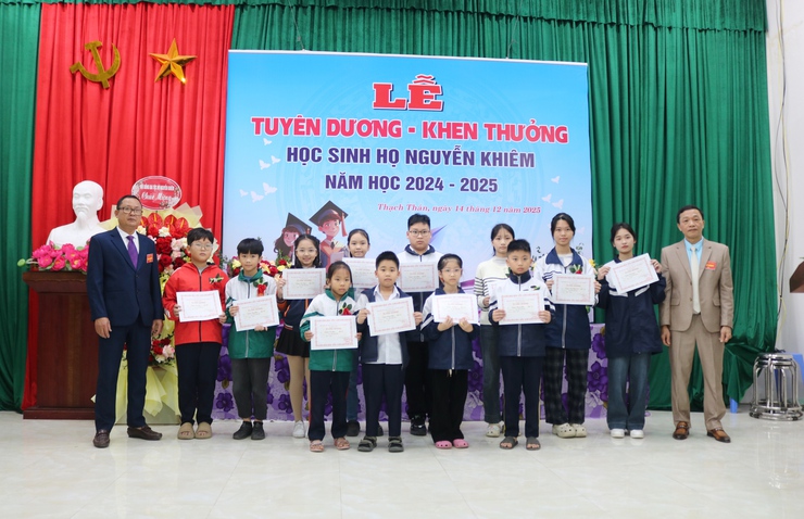Họ Nguyễn Khiêm tổ chức Lễ tuyên dương, khen thưởng học sinh đạt thành tích cao năm học 2024 – 2025- Ảnh 9.