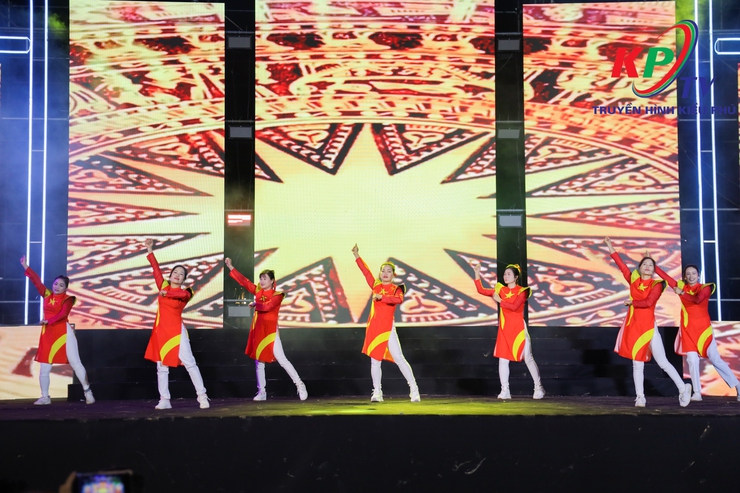 Dấu ấn đêm Chung khảo liên hoan văn nghệ quần chúng Lễ hội truyền thống thôn Liên Trì Đồng Sơn năm 2025- Ảnh 8.