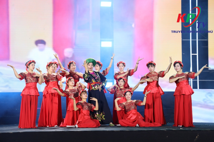 Dấu ấn đêm Chung khảo liên hoan văn nghệ quần chúng Lễ hội truyền thống thôn Liên Trì Đồng Sơn năm 2025- Ảnh 6.