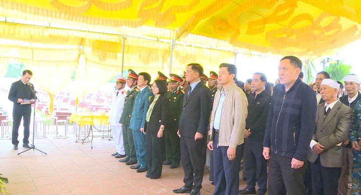 Xã Phúc Lộc trang trọng tổ chức Lễ đón và an táng hài cốt Liệt sĩ Bùi Đình Sáu và Liệt sĩ Trần Văn Hoán về Nghĩa trang Liệt sĩ quê nhà- Ảnh 4.