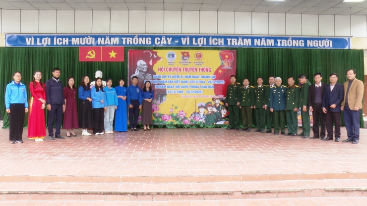 GIÁO DỤC TRUYỀN THỐNG LỊCH SỬ KỶ NIỆM 81 NĂM NGÀY THÀNH LẬP QUÂN ĐỘI NHÂN DÂN VIỆT NAM (22/12/1944 - 22/12/2025) VÀ 36 NĂM NGÀY HỘI QUỐC PHÒNG TOÀN DÂN (22/12/1989 - 22/12/2025)- Ảnh 7.