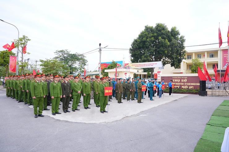 UBND xã Phù Đổng Lễ ra quân thực hiện cao điểm tấn công, trấn áp tội phạm, bảo đảm an ninh, trật tự- Ảnh 3.