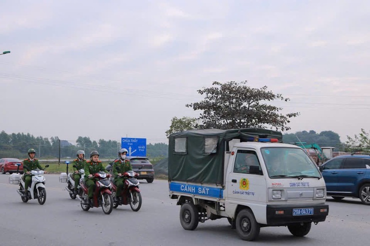 CÔNG AN XÃ QUỐC OAI RA QUÂN CAO ĐIỂM TẤN CÔNG, TRẤN ÁP TỘI PHẠM, BẢO ĐẢM ANTT CÁC SỰ KIỆN CHÍNH TRỊ, TẾT NGUYÊN ĐÁN BÍNH NGỌ 2026.- Ảnh 5.