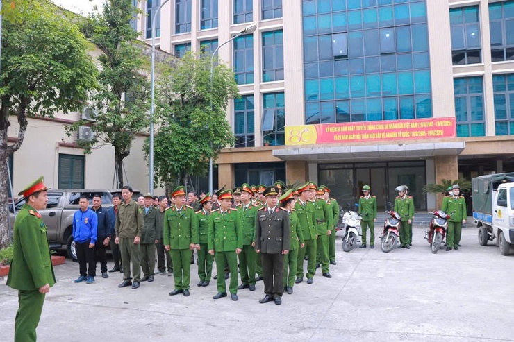 CÔNG AN XÃ QUỐC OAI RA QUÂN CAO ĐIỂM TẤN CÔNG, TRẤN ÁP TỘI PHẠM, BẢO ĐẢM ANTT CÁC SỰ KIỆN CHÍNH TRỊ, TẾT NGUYÊN ĐÁN BÍNH NGỌ 2026.- Ảnh 3.