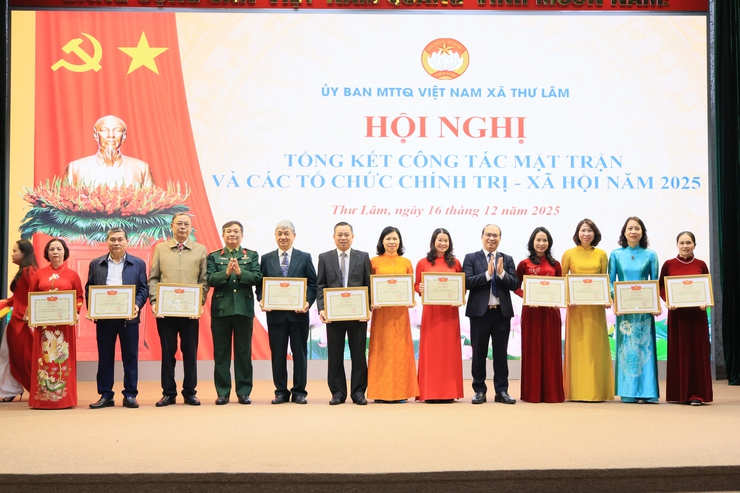 UBMTTQ Việt Nam xã Thư Lâm Tổng kết công tác Mặt trận và các tổ chức chính trị xã hội, công tác vận động ủng hộ đồng bào bị bão lũ; quỹ vì người nghèo và Mô hình dân vận khéo năm 2025.- Ảnh 23.