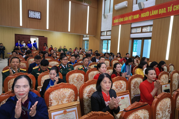 UBMTTQ Việt Nam xã Thư Lâm Tổng kết công tác Mặt trận và các tổ chức chính trị xã hội, công tác vận động ủng hộ đồng bào bị bão lũ; quỹ vì người nghèo và Mô hình dân vận khéo năm 2025.- Ảnh 16.