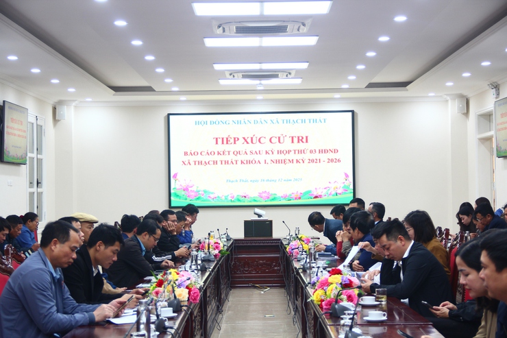 Thạch Thất tiếp xúc cử tri báo cáo kết quả kỳ họp thứ 3 HĐND xã khóa I, nhiệm kỳ 2021-2026.- Ảnh 2.