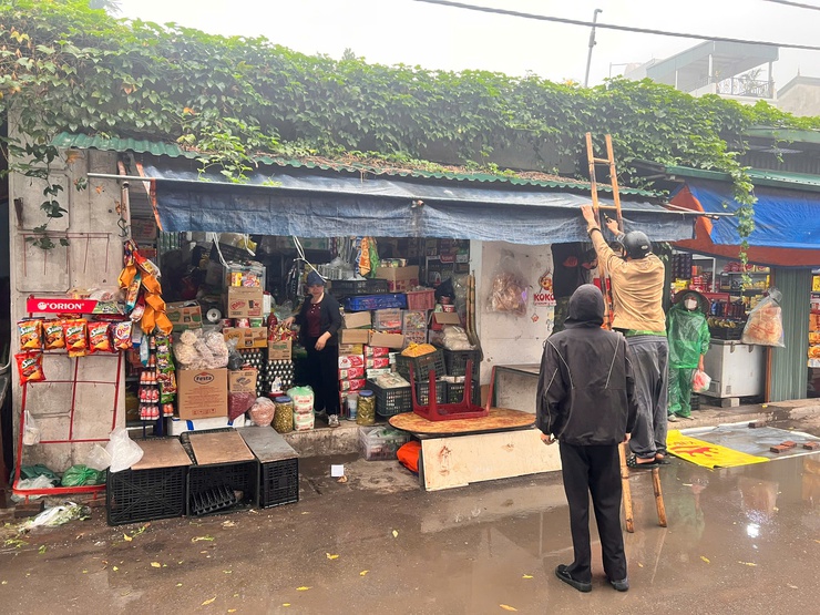 Phường Lĩnh Nam ra quân lập lại trật tự, kỷ cương, văn minh đô thị- Ảnh 3.