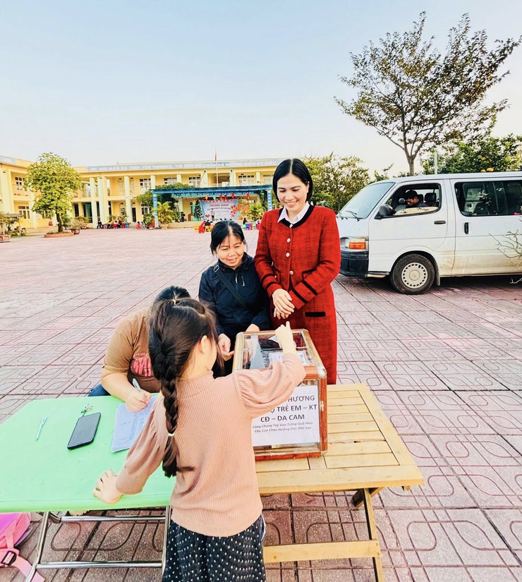 Chương trình giao lưu văn nghệ “Thắp sáng ước mơ – Trái tim hồng”- Ảnh 2.