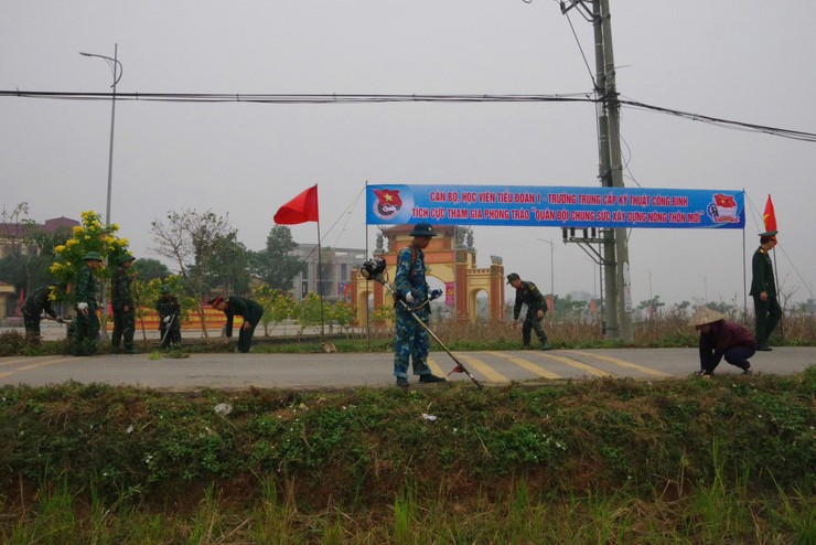 Trường Trung cấp Kỹ thuật Công binh kiểm tra hoạt động hành quân dã ngoại làm công tác dân vận, đợt 2 năm 2025 tại Thôn Vật Lại 3, Xã Vật Lại- Ảnh 2.