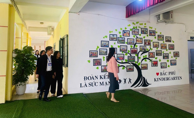 Bí thư Đảng ủy và Chủ tịch UBND xã kiểm tra thực tế tại các trường học trên địa bàn xã chuẩn bị các dự án đầu tư năm 2026- Ảnh 2.