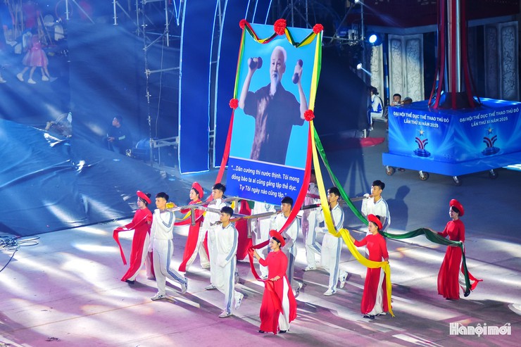 Đoàn vận động viên xã Minh Châu tham gia diễu hành tại Lễ khai mạc Đại hội Thể dục thể thao Thủ đô lần thứ XI - năm 2025- Ảnh 2.