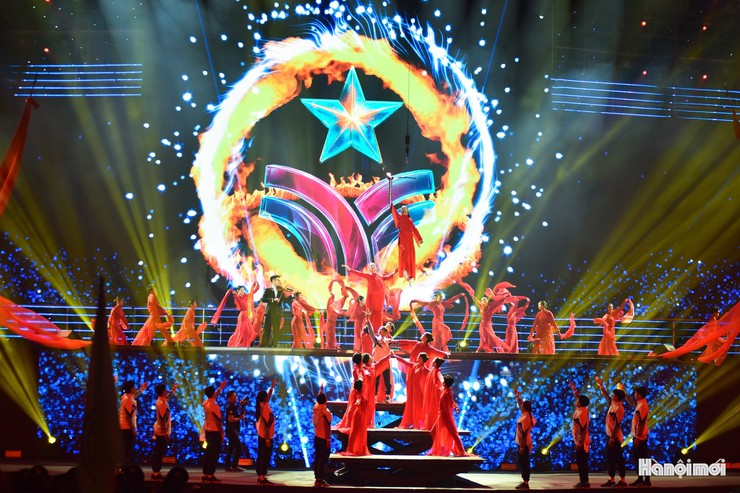 Đoàn vận động viên xã Minh Châu tham gia diễu hành tại Lễ khai mạc Đại hội Thể dục thể thao Thủ đô lần thứ XI - năm 2025- Ảnh 3.