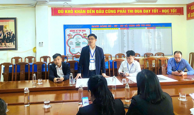 Bí thư Đảng ủy và Chủ tịch UBND xã kiểm tra thực tế tại các trường học trên địa bàn xã chuẩn bị các dự án đầu tư năm 2026- Ảnh 1.