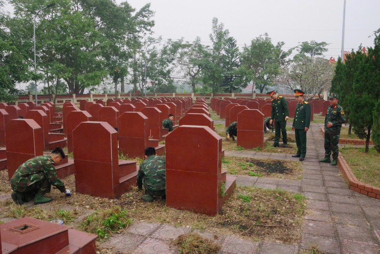 Trường Trung cấp Kỹ thuật Công binh kiểm tra hoạt động hành quân dã ngoại làm công tác dân vận, đợt 2 năm 2025 tại Thôn Vật Lại 3, Xã Vật Lại- Ảnh 4.