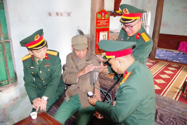 Trường Trung cấp Kỹ thuật Công binh kiểm tra hoạt động hành quân dã ngoại làm công tác dân vận, đợt 2 năm 2025 tại Thôn Vật Lại 3, Xã Vật Lại- Ảnh 6.