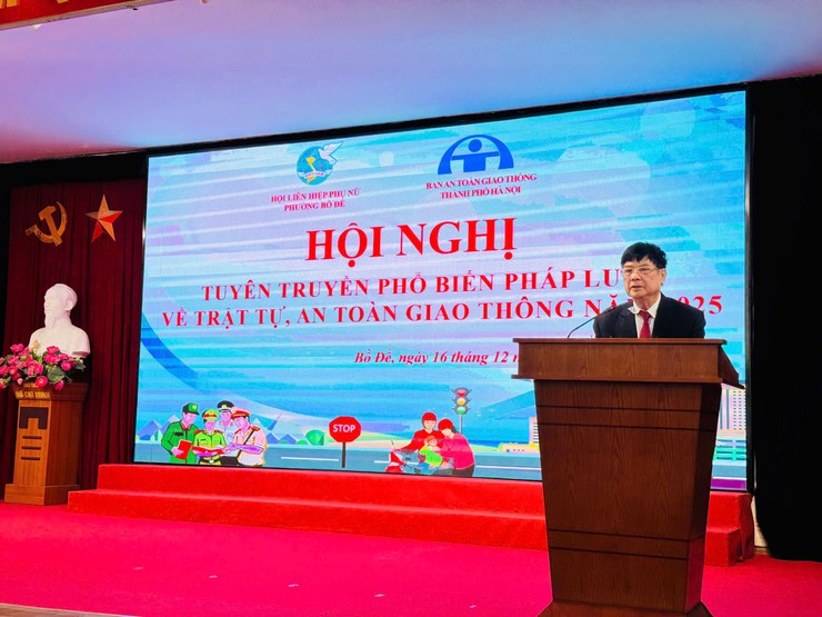 Tuyên truyền, phổ biến pháp luật về trật tự an toàn giao thông năm 2025 cho cán bộ hội viên phụ nữ phường Bồ Đề- Ảnh 1.
