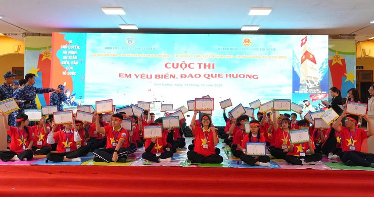 SÔI NỔI CUỘC THI “EM YÊU BIỂN, ĐẢO QUÊ HƯƠNG” VÀ CÁC HOẠT ĐỘNG Ý NGHĨA- Ảnh 2.