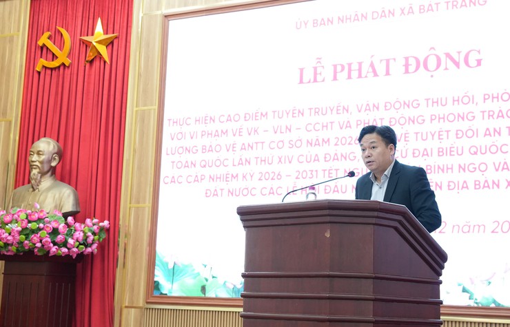 Bát Tràng phát động cao điểm tuyên truyền, vận động thu hồi, phòng ngừa, đấu tranh với vi phạm về vũ khí, vật liệu nổ, công cụ hỗ trợ và pháo dịp Tết Dương lịch và Tết Nguyên đán Bính Ngọ 2026- Ảnh 1.