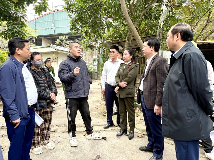 Các đồng chí lãnh đạo trực tiếp tuyên truyền đến từng hộ gia đình, cá nhân