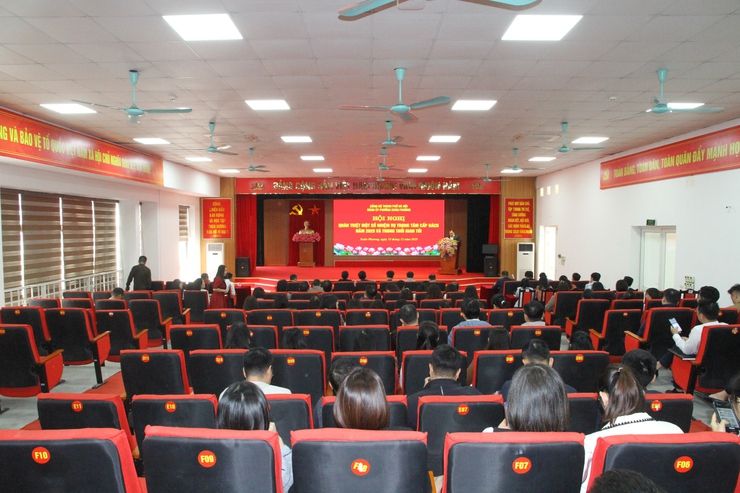 Đảng ủy phường Xuân Phương tổ chức hội nghị quán triệt một số nhiệm vụ trọng tâm cấp bách năm 2025 và trong thời gian tiếp theo- Ảnh 2.