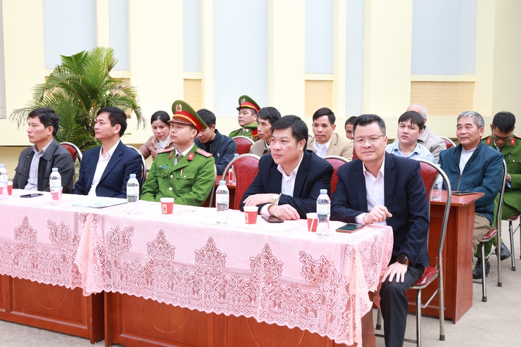 Công an xã Minh Châu ra quân cao điểm tấn công trấn áp tội phạm, bảo đảm an ninh, trật tự các ngày Lễ lớn, các sự kiện chính trị của đất nước, của địa phương.- Ảnh 2.