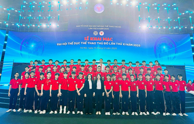 THẦY VÀ TRÒ TRƯỜNG THCS DỊCH VỌNG HẬU VINH DỰ THAM GIA DIỄU HÀNH TẠI ĐẠI HỘI THỂ DỤC THỂ THAO THỦ ĐÔ LẦN THỨ XI- Ảnh 1.