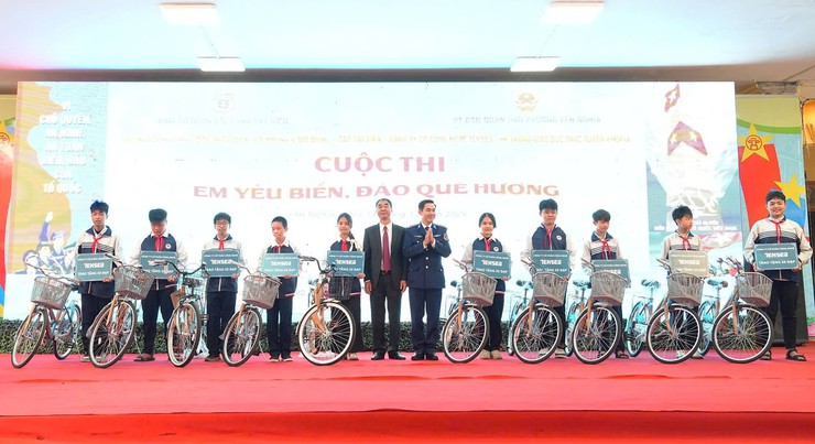 SÔI NỔI CUỘC THI “EM YÊU BIỂN, ĐẢO QUÊ HƯƠNG” VÀ CÁC HOẠT ĐỘNG Ý NGHĨA- Ảnh 3.