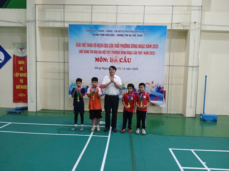 GIẢI ĐÁ CẦU ĐẠI HỘI TDTT PHƯỜNG ĐÔNG NGẠC LẦN THỨ I, NĂM 2025 DIỄN RA SÔI NỔI VÀ THÀNH CÔNG TỐT ĐẸP- Ảnh 4.