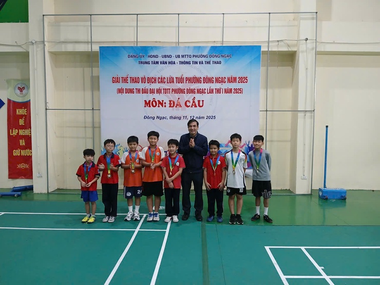 GIẢI ĐÁ CẦU ĐẠI HỘI TDTT PHƯỜNG ĐÔNG NGẠC LẦN THỨ I, NĂM 2025 DIỄN RA SÔI NỔI VÀ THÀNH CÔNG TỐT ĐẸP- Ảnh 6.