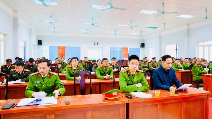 Công an xã Tam Hưng ra quân cao điểm tấn công, trấn áp tội phạm, quyết tâm giữ vững bình yên, bảo vệ tuyệt đối an toàn các sự kiện chính trị trọng đại của Đất nước- Ảnh 1.