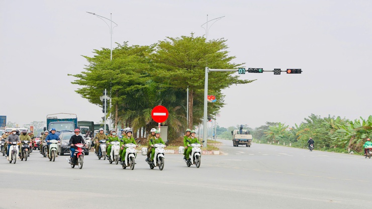 Công an xã Tam Hưng ra quân cao điểm tấn công, trấn áp tội phạm, quyết tâm giữ vững bình yên, bảo vệ tuyệt đối an toàn các sự kiện chính trị trọng đại của Đất nước- Ảnh 9.