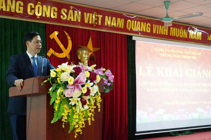 Phường Chương Mỹ khai giảng lớp bồi dưỡng lý luận chính trị cho đảng viên mới năm 2025- Ảnh 1.