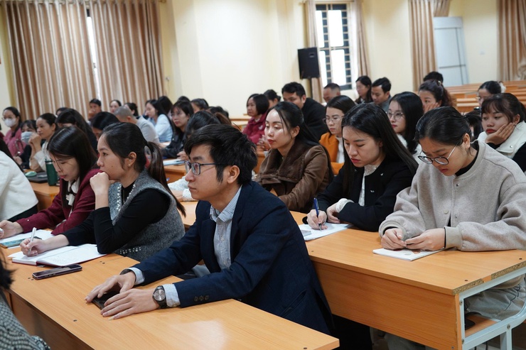 Phường Chương Mỹ khai giảng lớp bồi dưỡng lý luận chính trị cho đảng viên mới năm 2025- Ảnh 5.