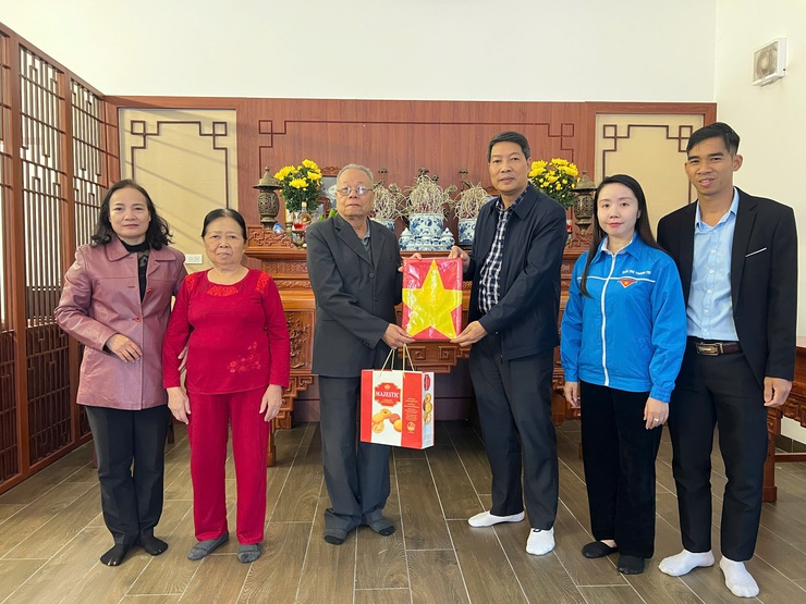 XÃ THANH TRÌ TRAO TẶNG DI ẢNH LIỆT SỸ ĐƯỢC PHỤC DỰNG BẰNG CÔNG NGHỆ HIỆN ĐẠI - Ảnh 4.