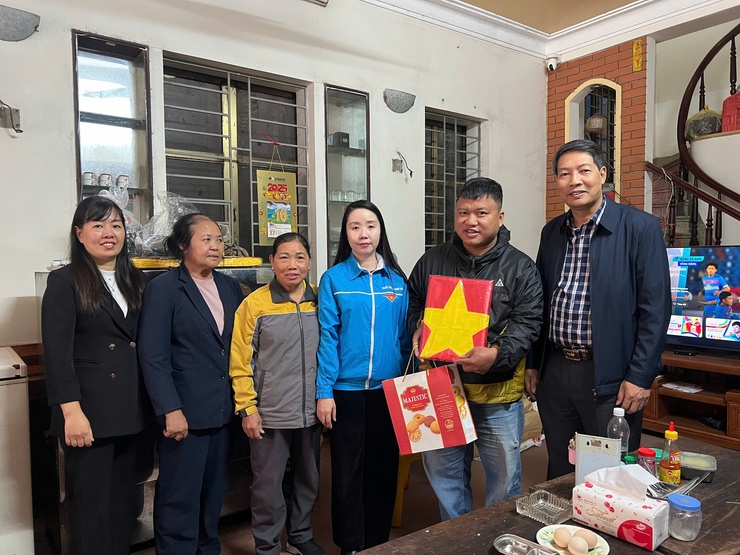 XÃ THANH TRÌ TRAO TẶNG DI ẢNH LIỆT SỸ ĐƯỢC PHỤC DỰNG BẰNG CÔNG NGHỆ HIỆN ĐẠI - Ảnh 8.